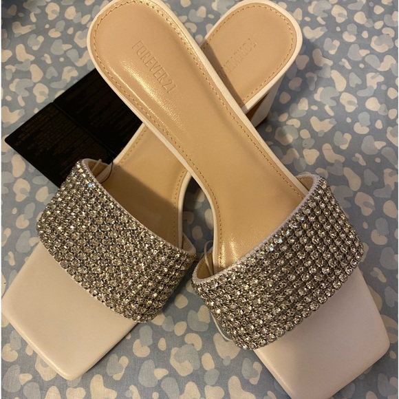 Forever 21 Other - New heels size 7 in women
